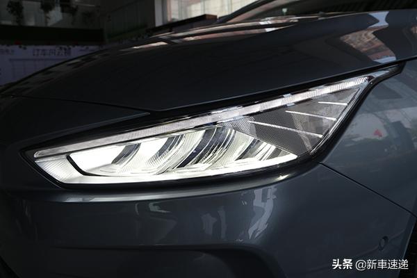 吉利几何a黑顶,吉利几何a黑色车顶加银色车身