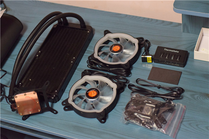 tt冰龙240水冷是12v的还是5v的,一体水冷怎么选择