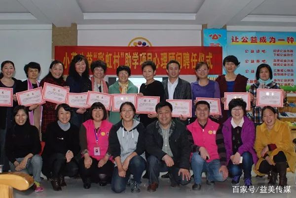 她是两千多孩子的“彩虹妈妈”，为服刑人员未成年子女撑起一片天