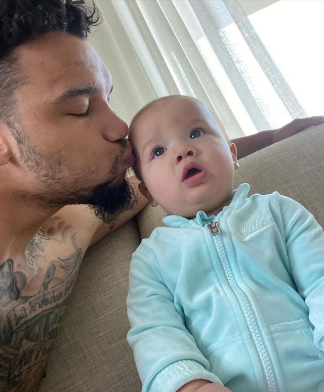 真像泰伦卢啊！灰熊24岁新星晒女儿，皮肤一脸白皙，已无黑人特征