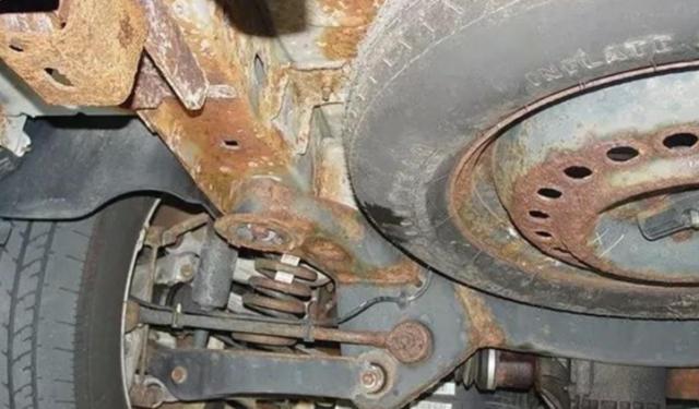 自己洗车注意的细节有哪些,自己洗车哪些地方不能沾水