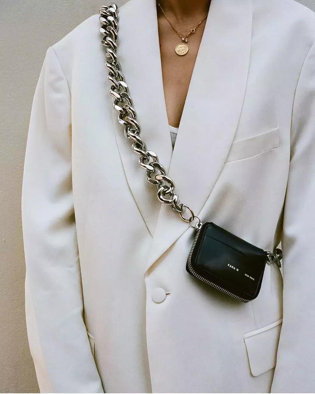 女明星背什么小众包,女明星背超便宜的包