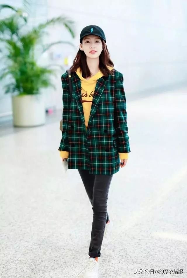 杨幂机场秀穿搭,机场走秀女明星