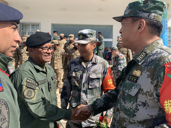 国际军事比赛国际队伍入场,国际军事比赛装甲车飙车