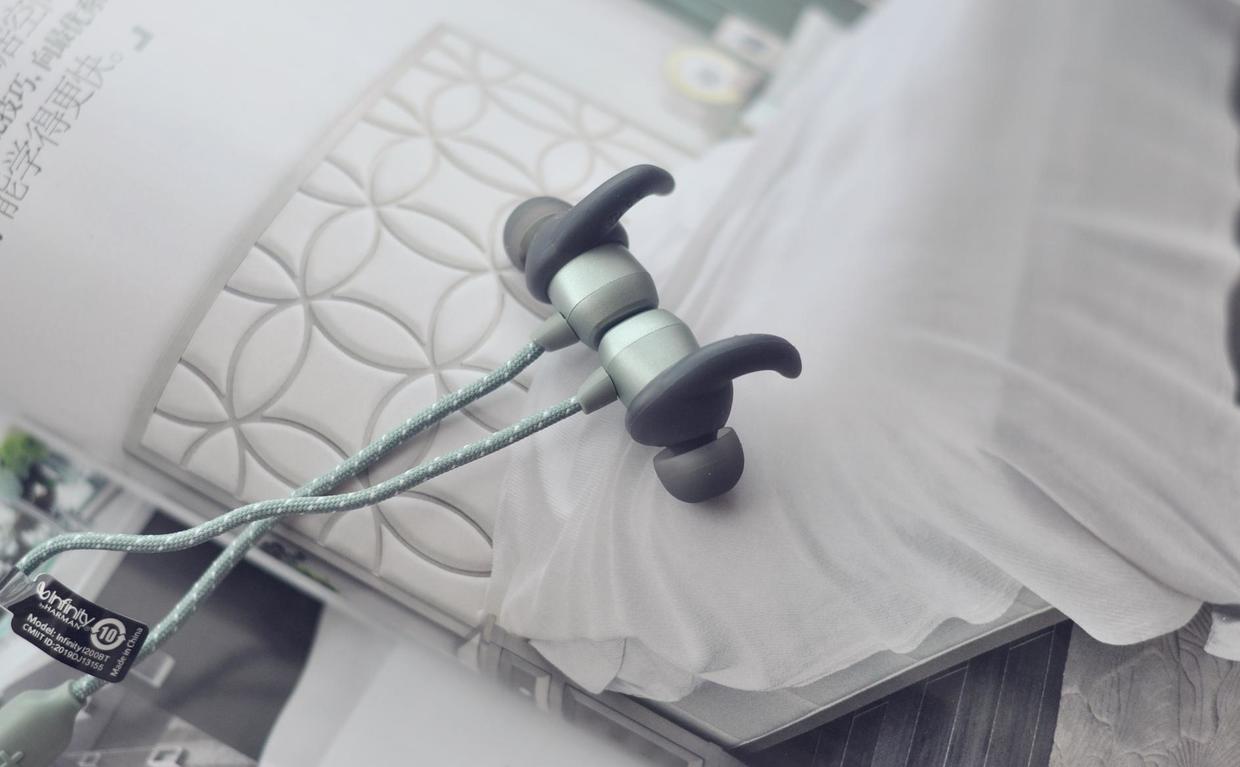 延续哈曼品质！美国总统*用御**“Infinity”首款蓝牙耳机音效如何？