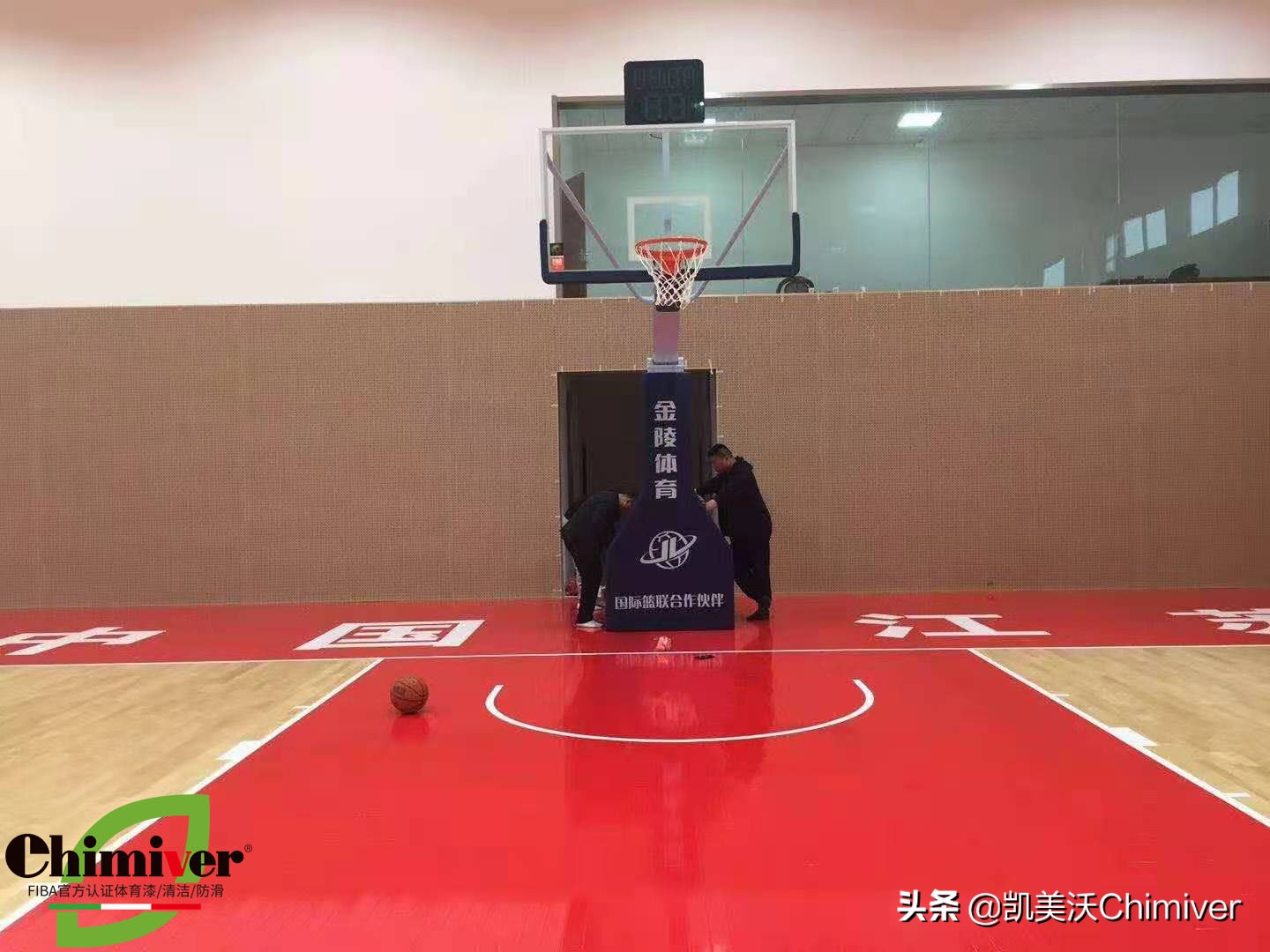 篮球木地板翻新重涂工程,篮球场木地板排水槽翻新喷漆