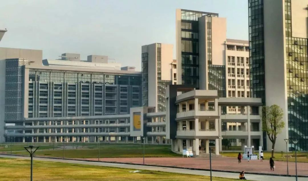 春暖花开是一年中最美丽的季节,春暖花开的季节享用大自然的美景