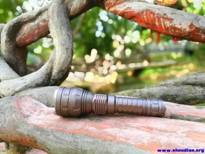 务实去华当行本色—wubenT105远射手电