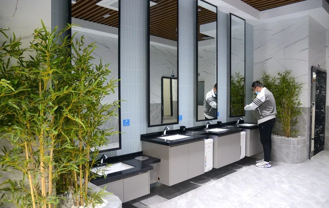 “去过厦门的公厕，我再也看不上五星级酒店了”