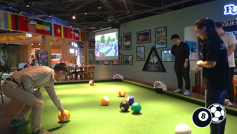 PoolBall®普利佰®脚踢式台球仿佛自己也是一名球星