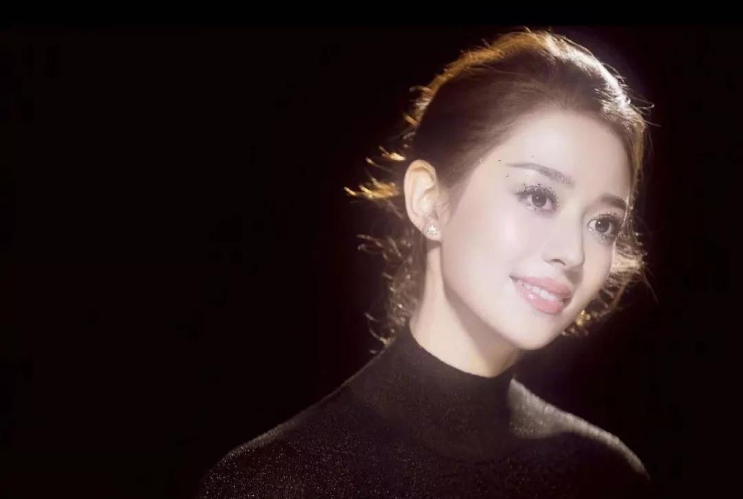 神奇的吉娜，作为郎朗太太的社会学意义