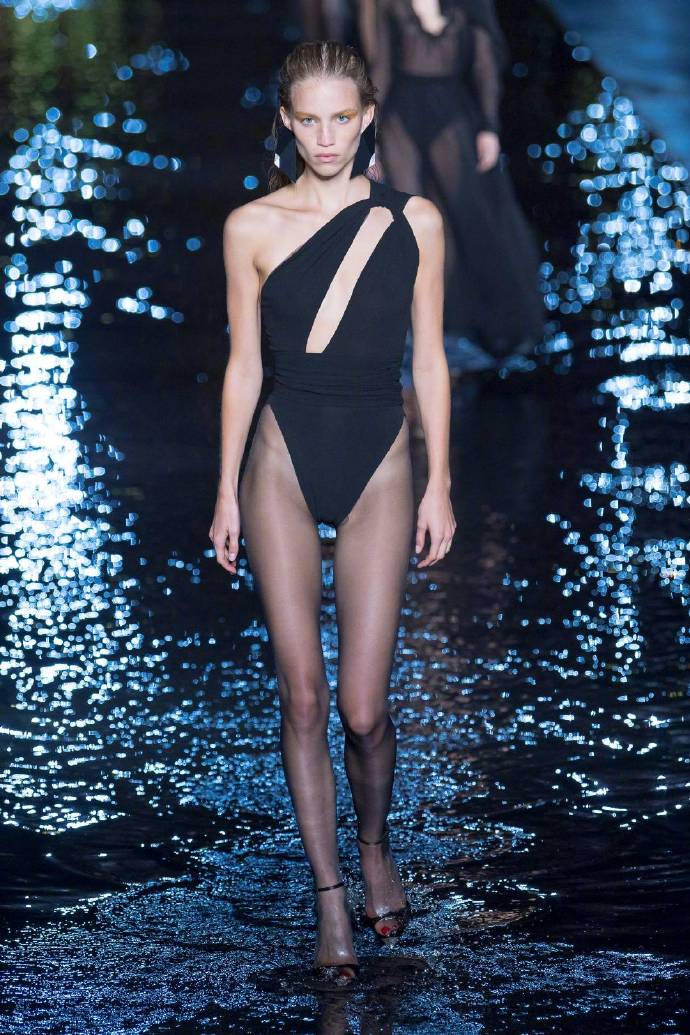 夏天必备的高颜值泳衣,今年夏天最火的泳衣