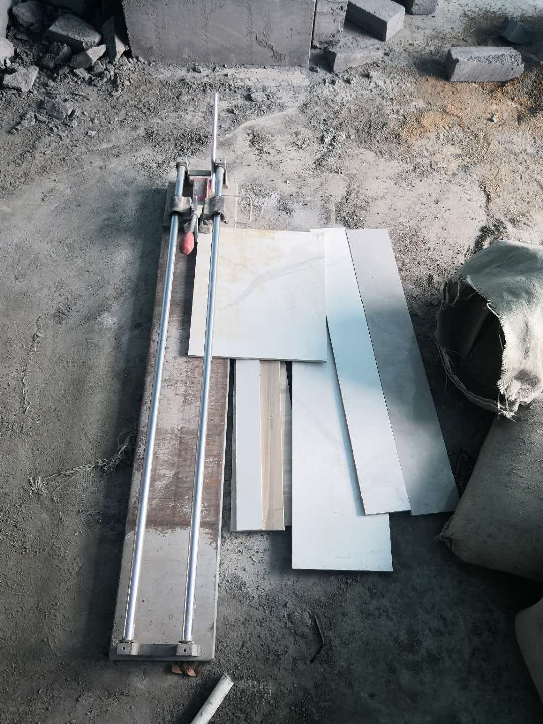 饭店厨房墙面瓷砖怎么贴价格最省,厨房墙壁贴砖多少钱一平方