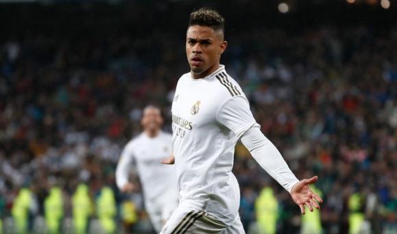 皇马4-0胜巴萨皇马更衣室,西班牙2-1战胜瑞典