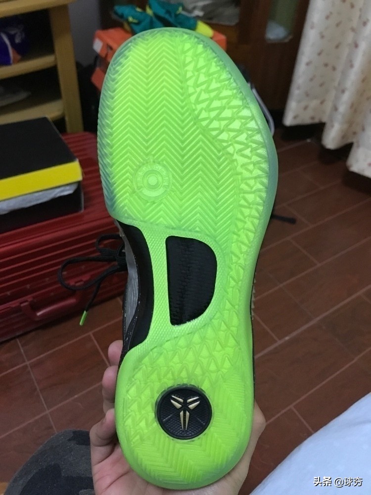 鐞冮瀷娴嬭瘎nikekobe8瀹炴垬琛ㄧ幇濡備綍,zoomkobe鐞冮瀷