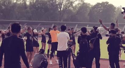 和贝克汉姆在球场上正面交锋,和贝克汉姆踢球是什么体验