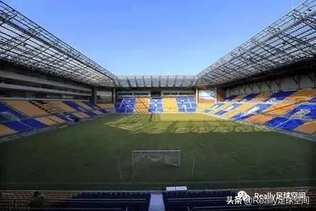 中国正在建设的专业足球场,8万人足球场造价