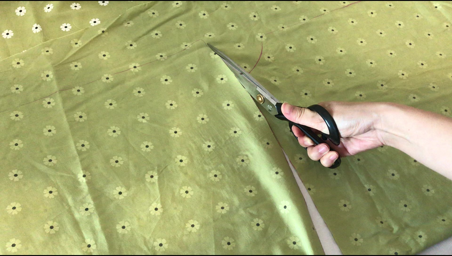 扭结款连衣裙怎么缝纫,扭结连衣裙缝纫教程