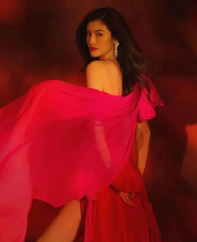 维密超模何穗健身,何穗40秒变脸