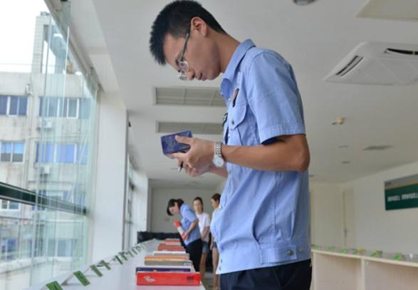 军队文职基本工资就有9000吗,军队文职招聘难吗