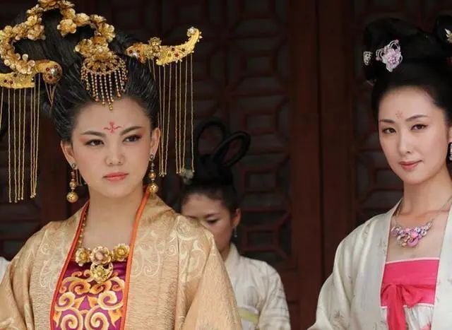 李显历史上真实评价,李显因为什么事死的