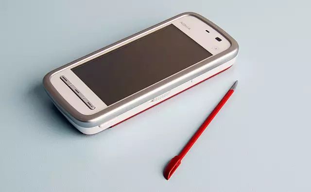 智能手机发展十年，你知道屏幕都发生哪些翻天覆地的变化吗？