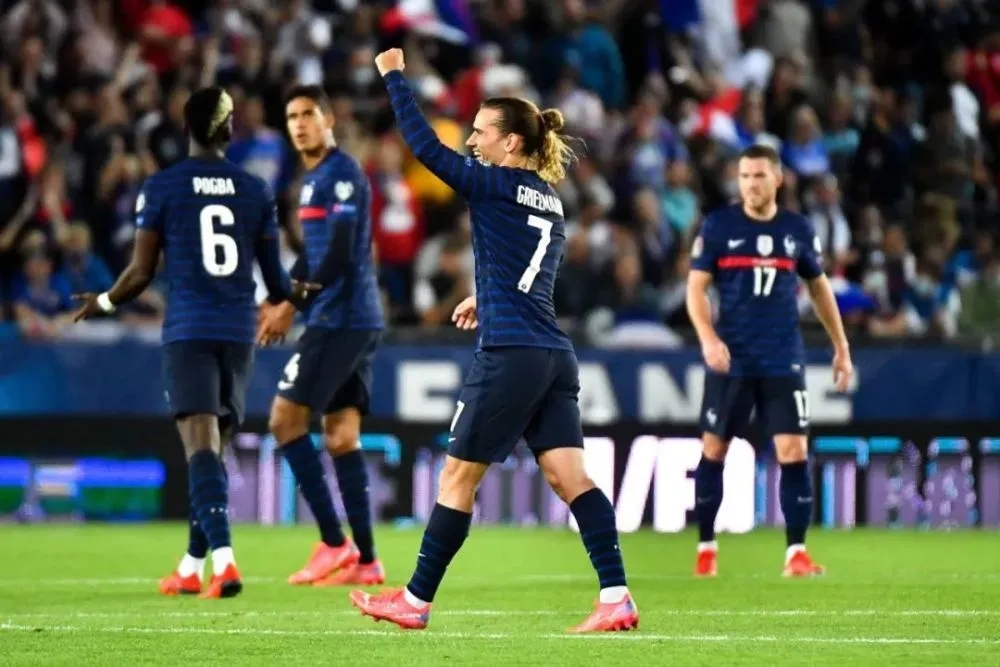 罗马兰帕德被车子意中人连累，蒙奇坑完穆里尼奥，又把德尚给坑了