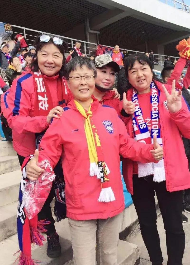 痴心球迷顽强抗癌，她是“圣朱雀”怒放的花