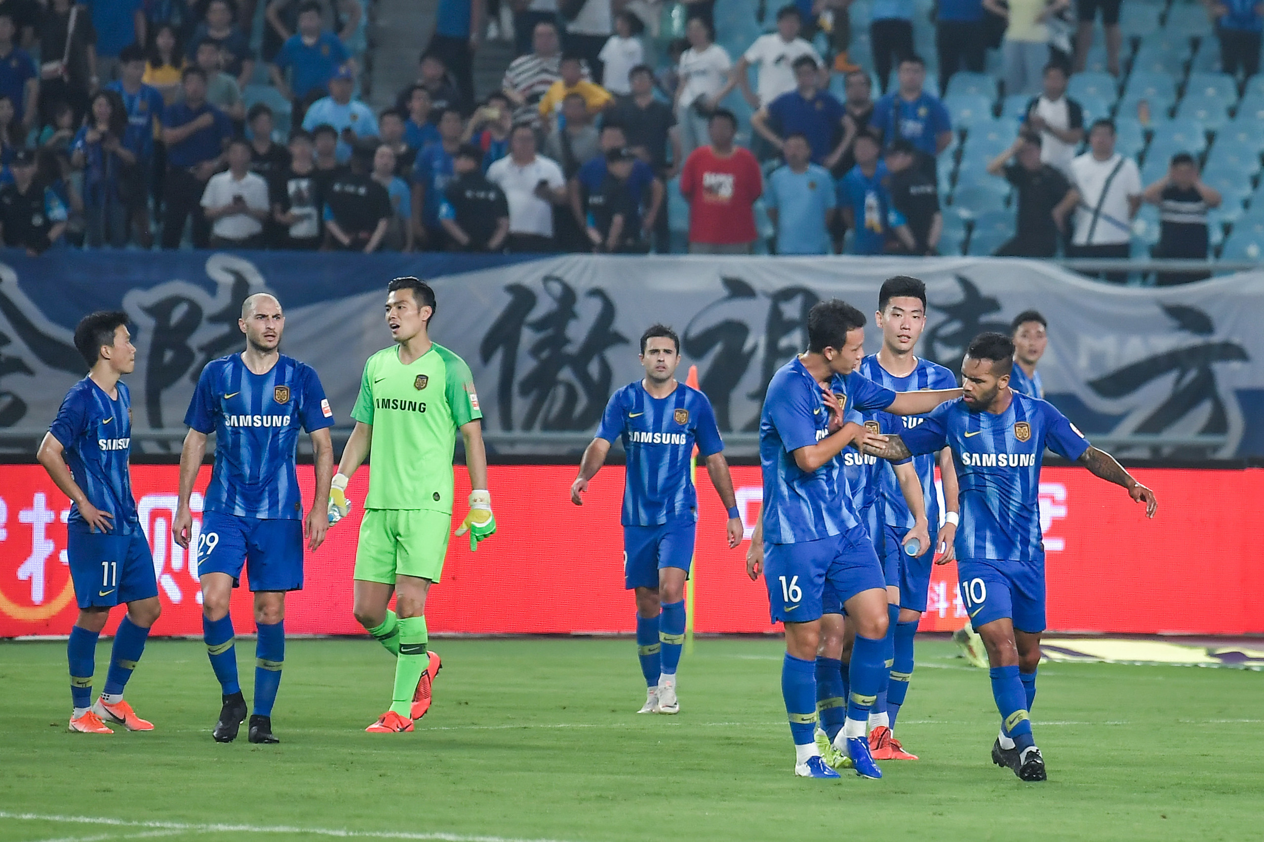 申花迎来与海港的上海德比,申花备战遇难题