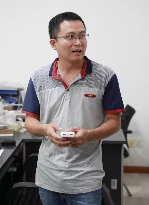 一天狂销300万单，最低2.9元的手机配件市场，靠性价比拿下00后