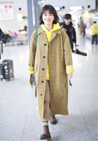 马思纯全新暗黑风穿搭,马思纯惊艳写真绿色裙子