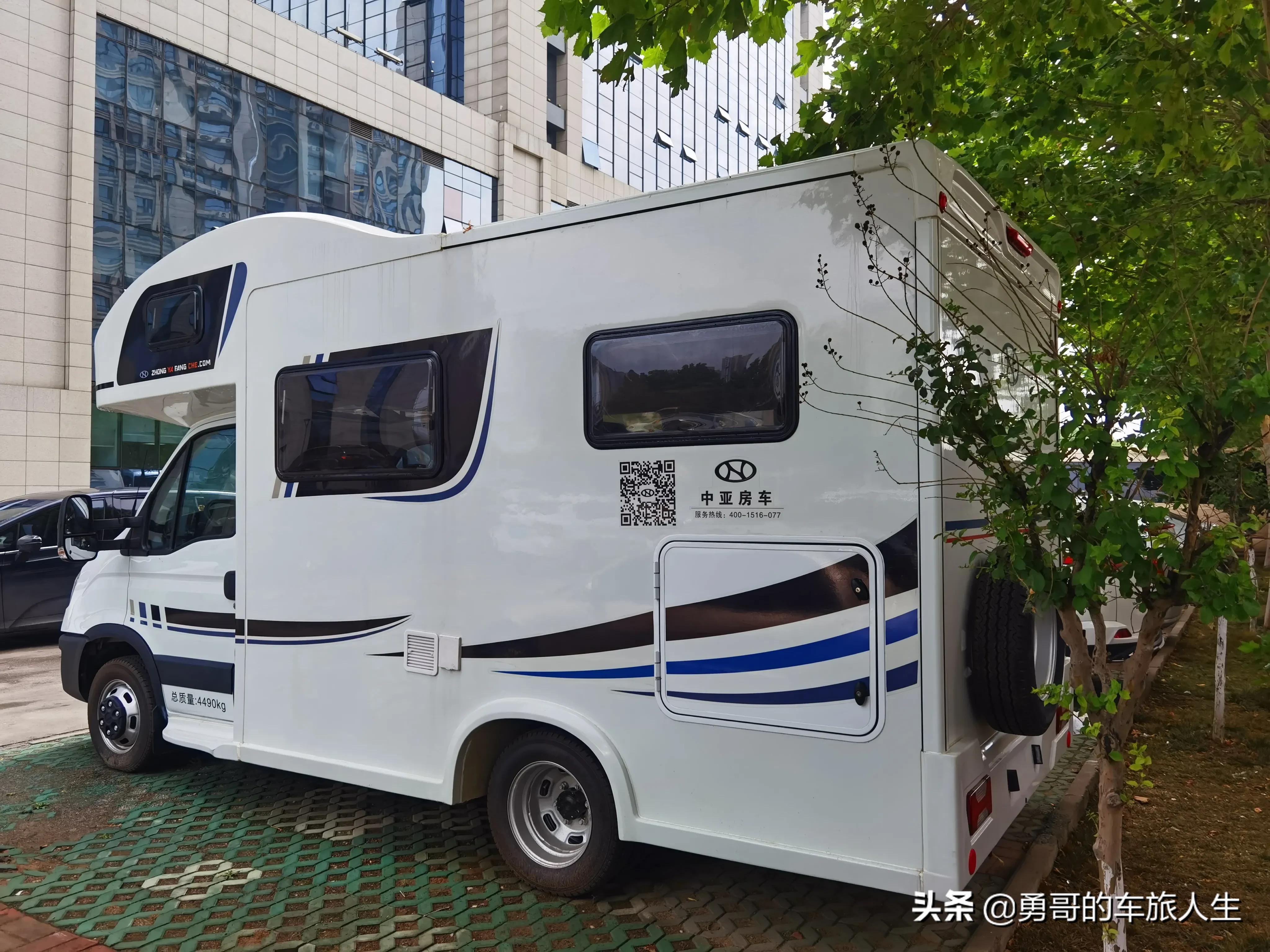 依维柯b型6座房车最新款价格多少,国六进口6.5吨依维柯房车无拓展