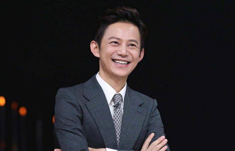 何炅深夜与友人聚餐,何炅深夜聚餐曝光