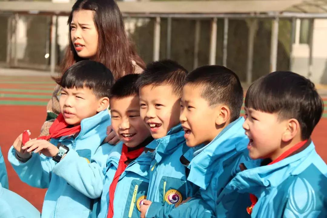 豪情的篮球比赛,豪情足球