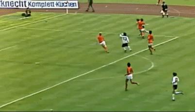 足球历史第一中锋盖德穆勒,足球记忆封神榜盖德穆勒