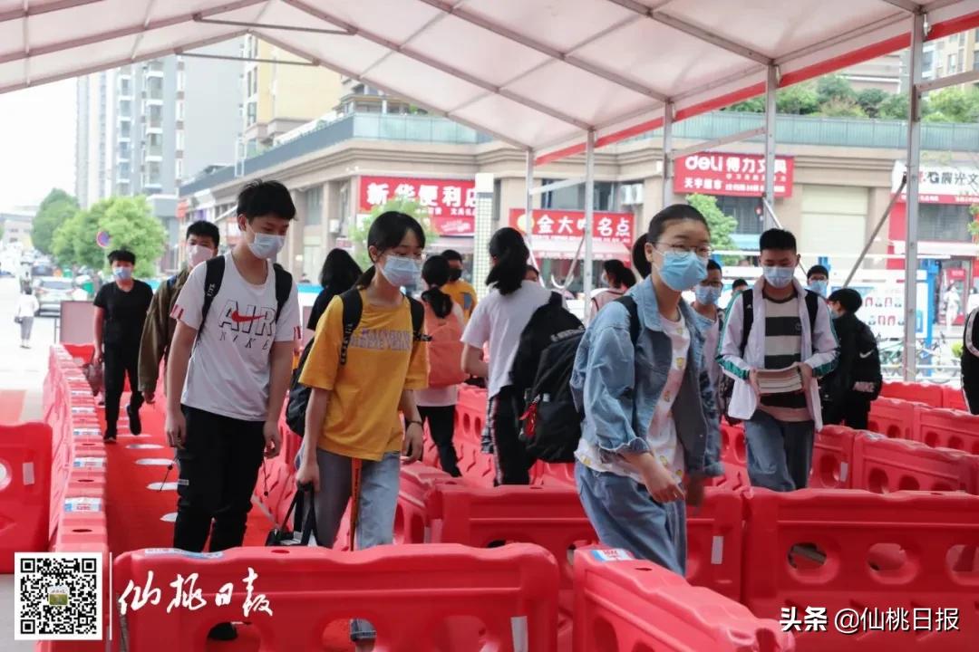仙桃万余名初三学子复学，家长直呼“神兽终于归笼啦！”