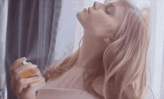 女人过了25岁就别用这款香水,持久留香的香水闻一次就难以忘怀