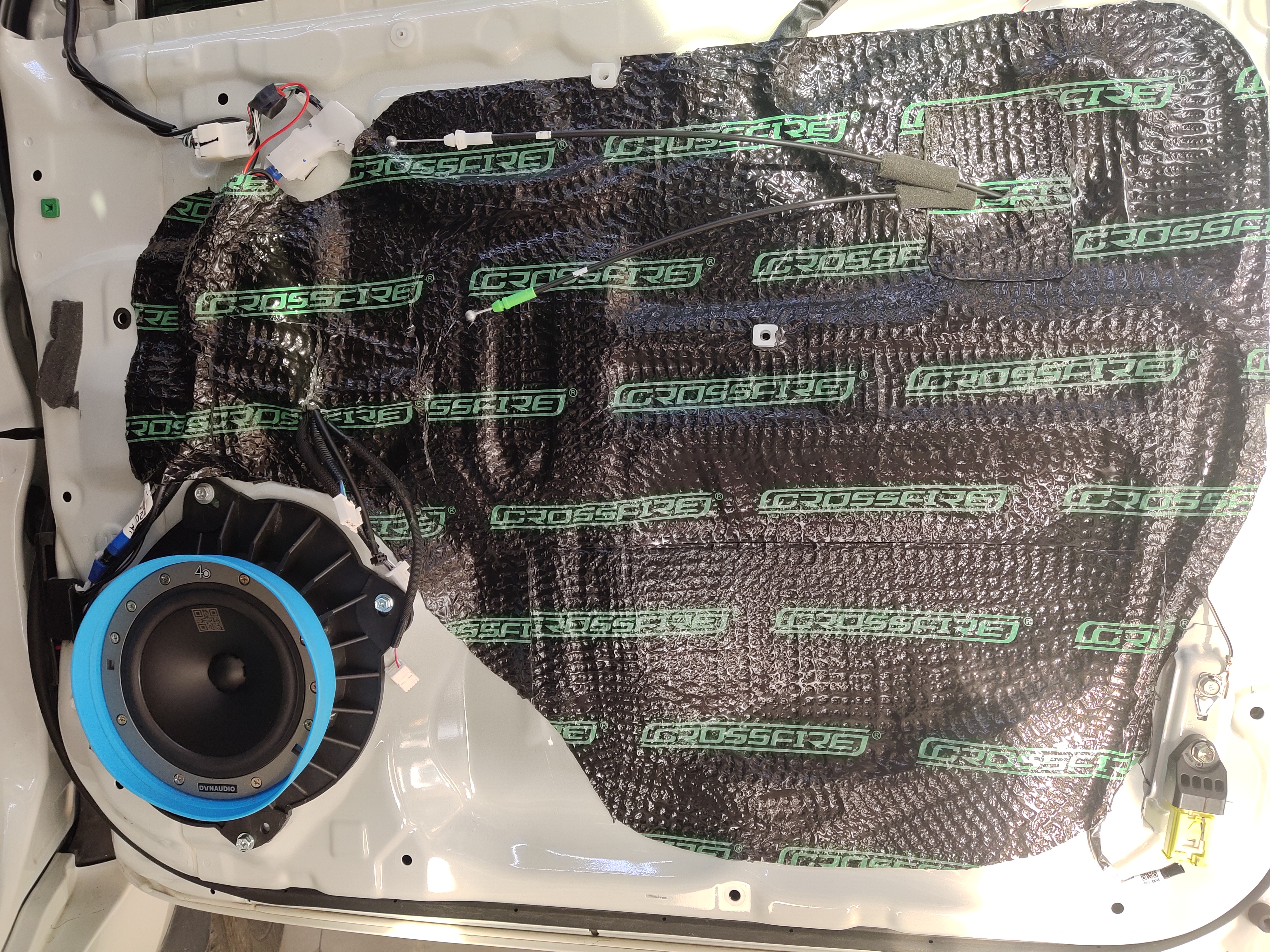 赤峰汽车音响改装鑫航改装丰田霸道升级四门隔音丹拿40周年喇叭