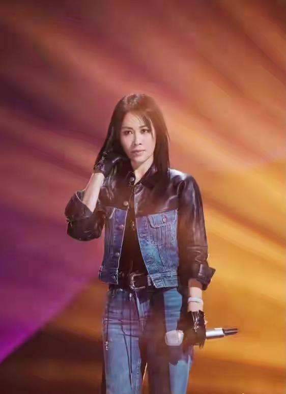 明星那英的婚姻及子女状况,歌手那英和高峰结婚了吗