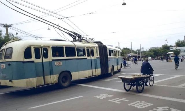 40年前的照片满满的回忆,致青春致回忆三十年前的老照片