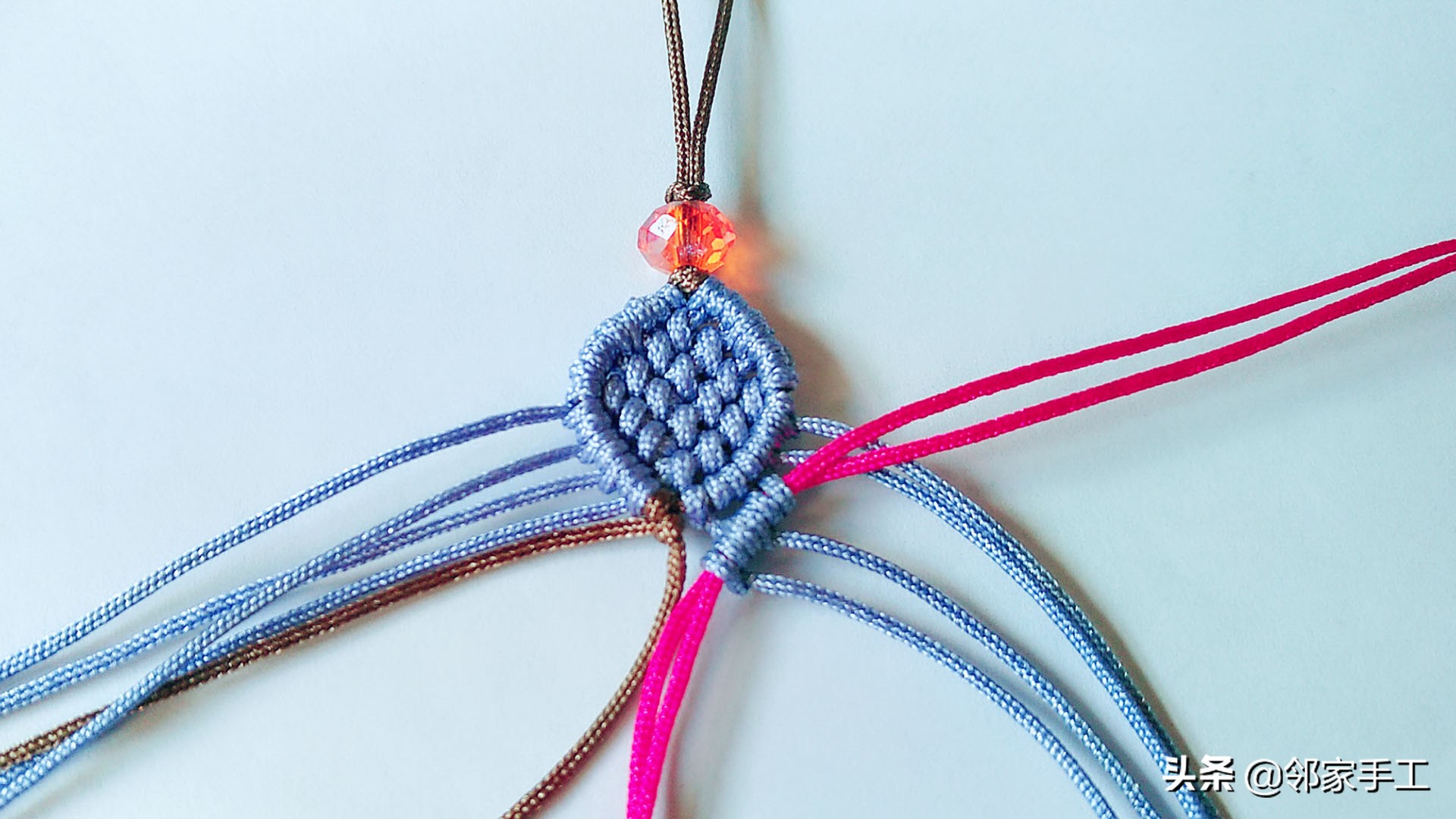 编蝴蝶手机挂件教程,带扣子的手机挂件编法