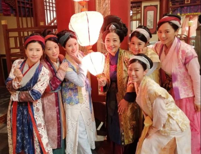 好好的豪门贵妇，73岁还跑去演配角