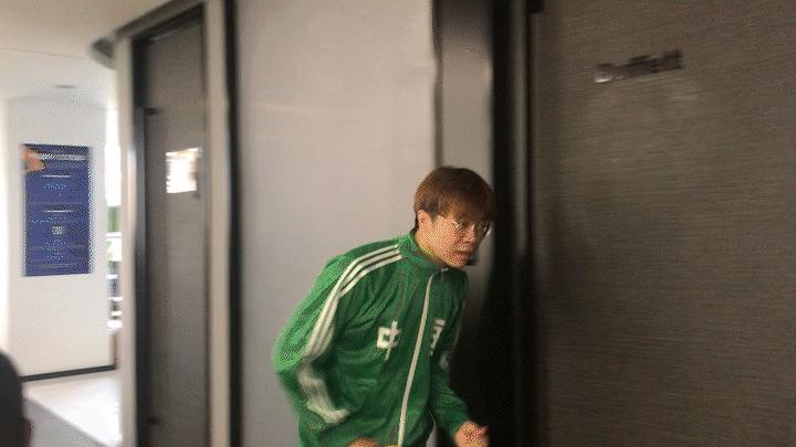 安踏和鸿星尔克跑鞋哪个穿上舒服,安踏跑鞋和鸿星尔克哪个好