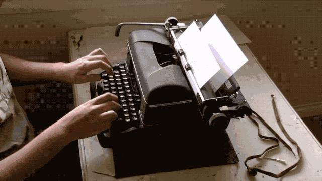 键盘上的字母为何不正常排序,键盘字母正常排序打字会变快吗