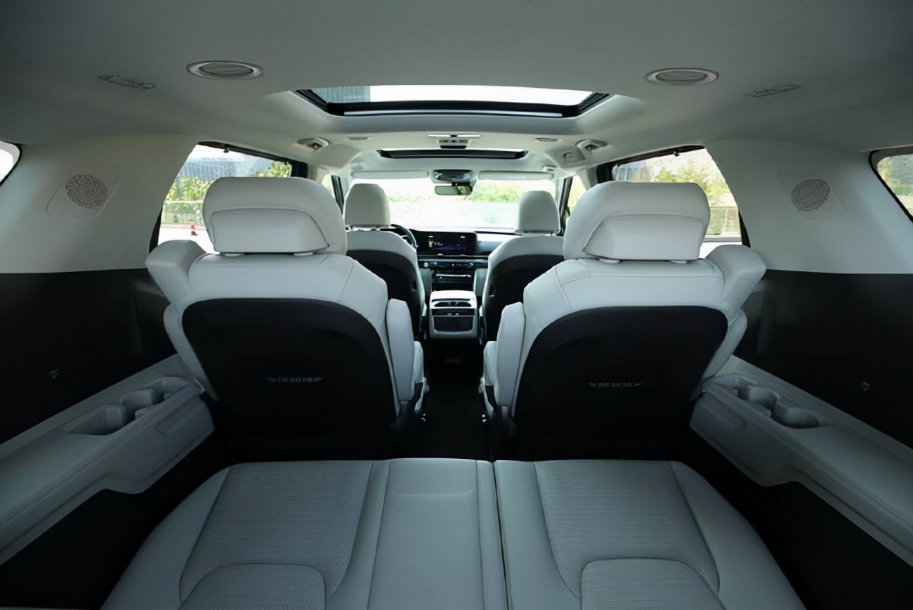 家用mpv好选择体验第四代起亚嘉华,起亚嘉华2.2柴油试驾视频