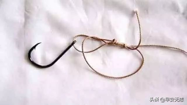 绑鱼钩子线怎么绑才不容易切线,绑鱼钩的方法钩怎么绑在主线上