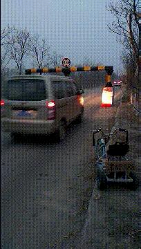 前女友和现女友搞笑图片,两个女生搞笑gif图