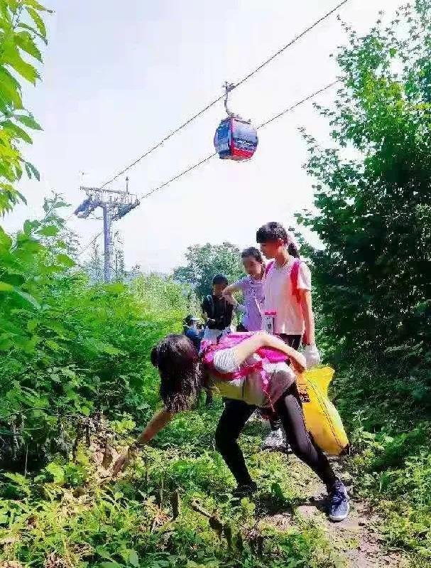 松花湖上放风筝,吉林市松花湖冬季开江鱼