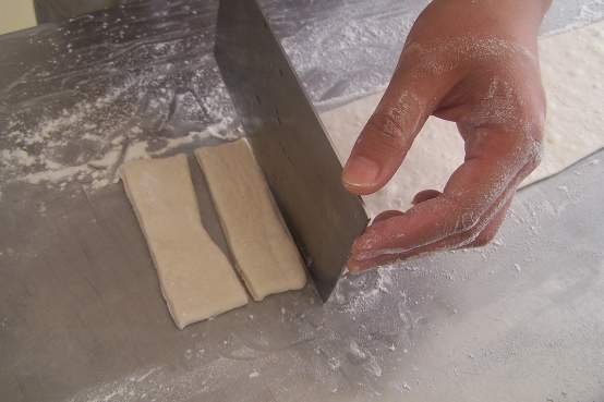 安琪油条膨松剂的使用方法,无矾油条制作及配方全部过程