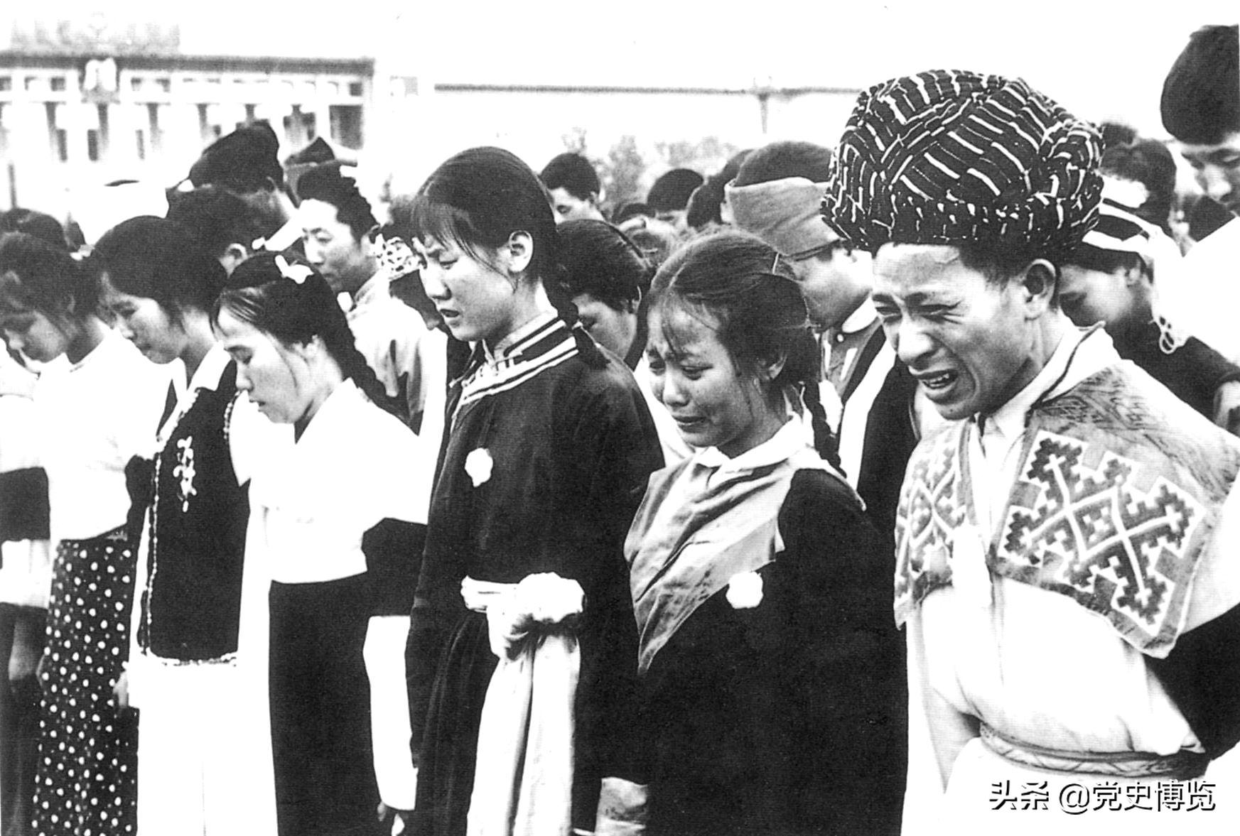 巨星陨落，思念成河：1976年，周恩来、*德朱**、毛*东泽**相继逝世